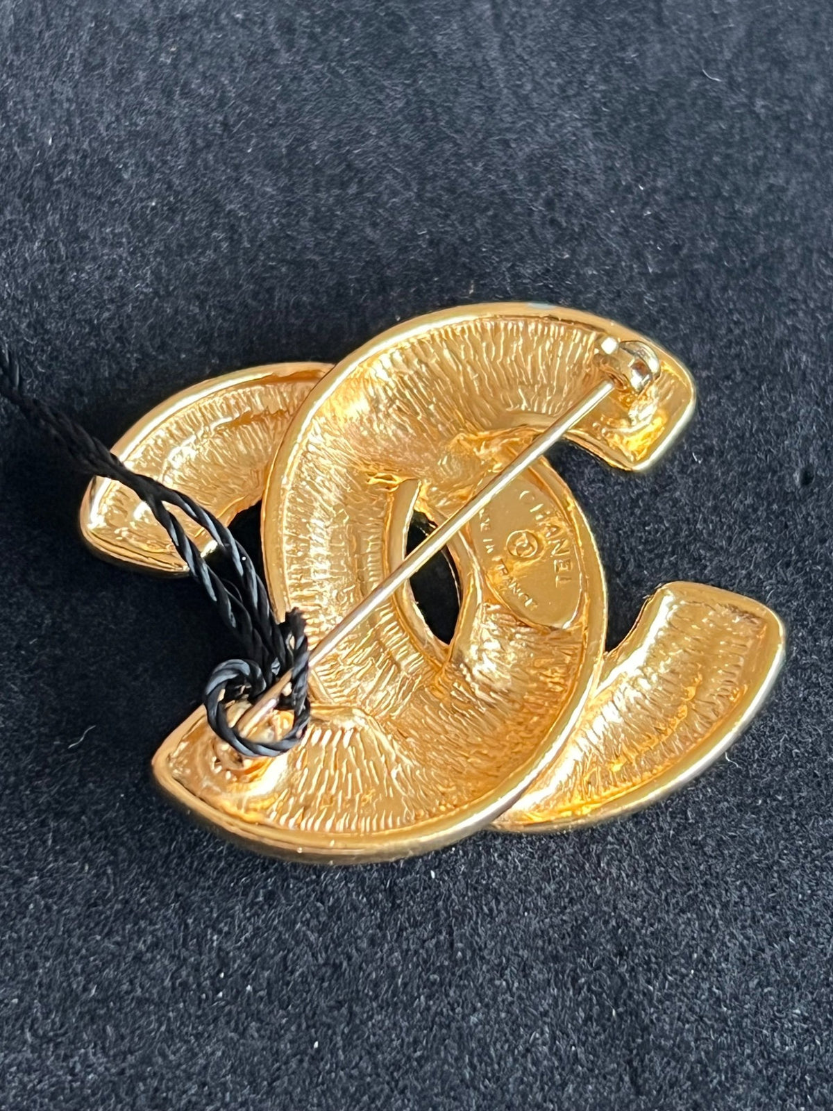 Broche Chanel — vue 3 | Le comptoir vintage