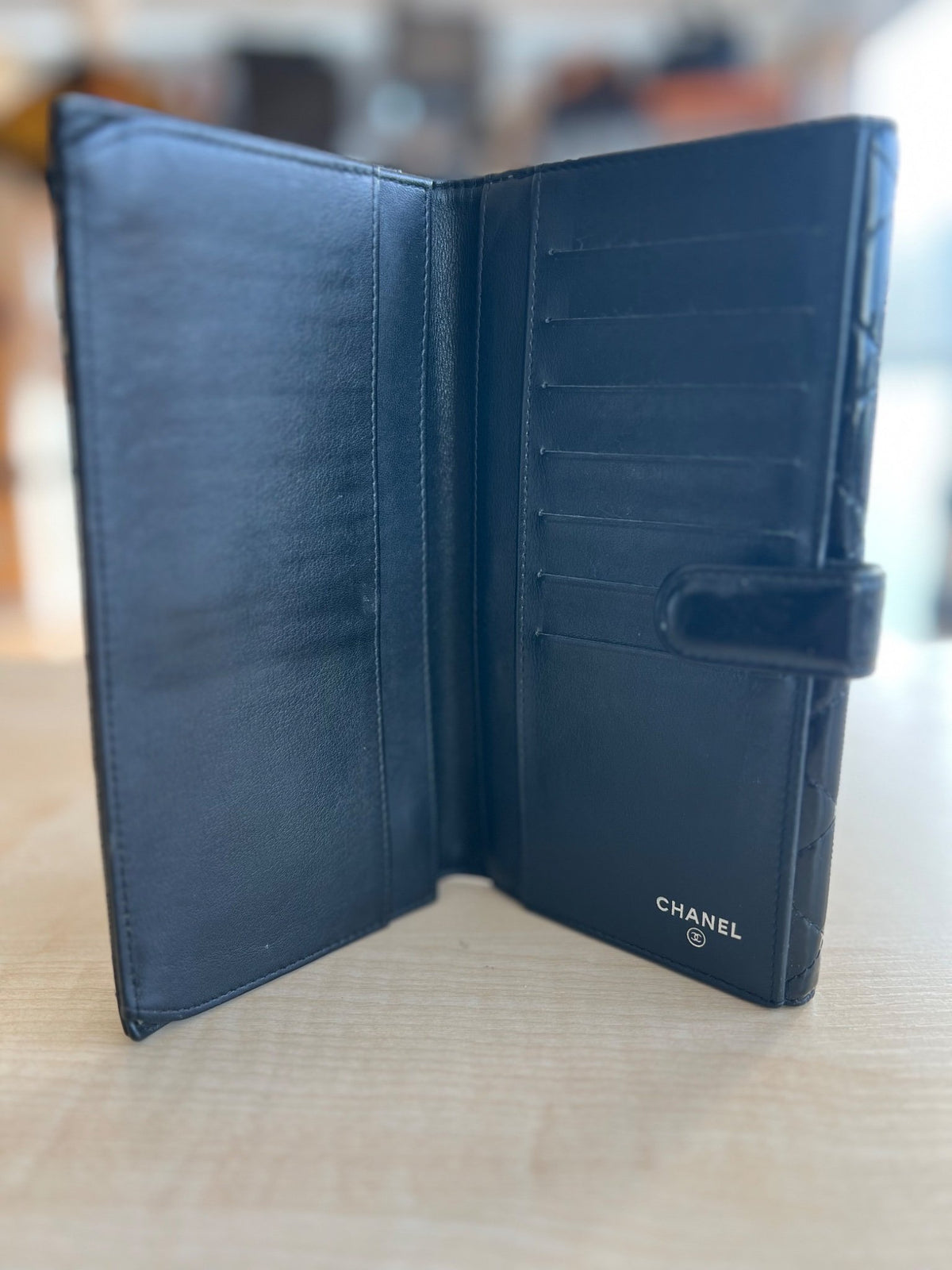 Portefeuille Chanel Matelassé — vue 3 | Le comptoir vintage