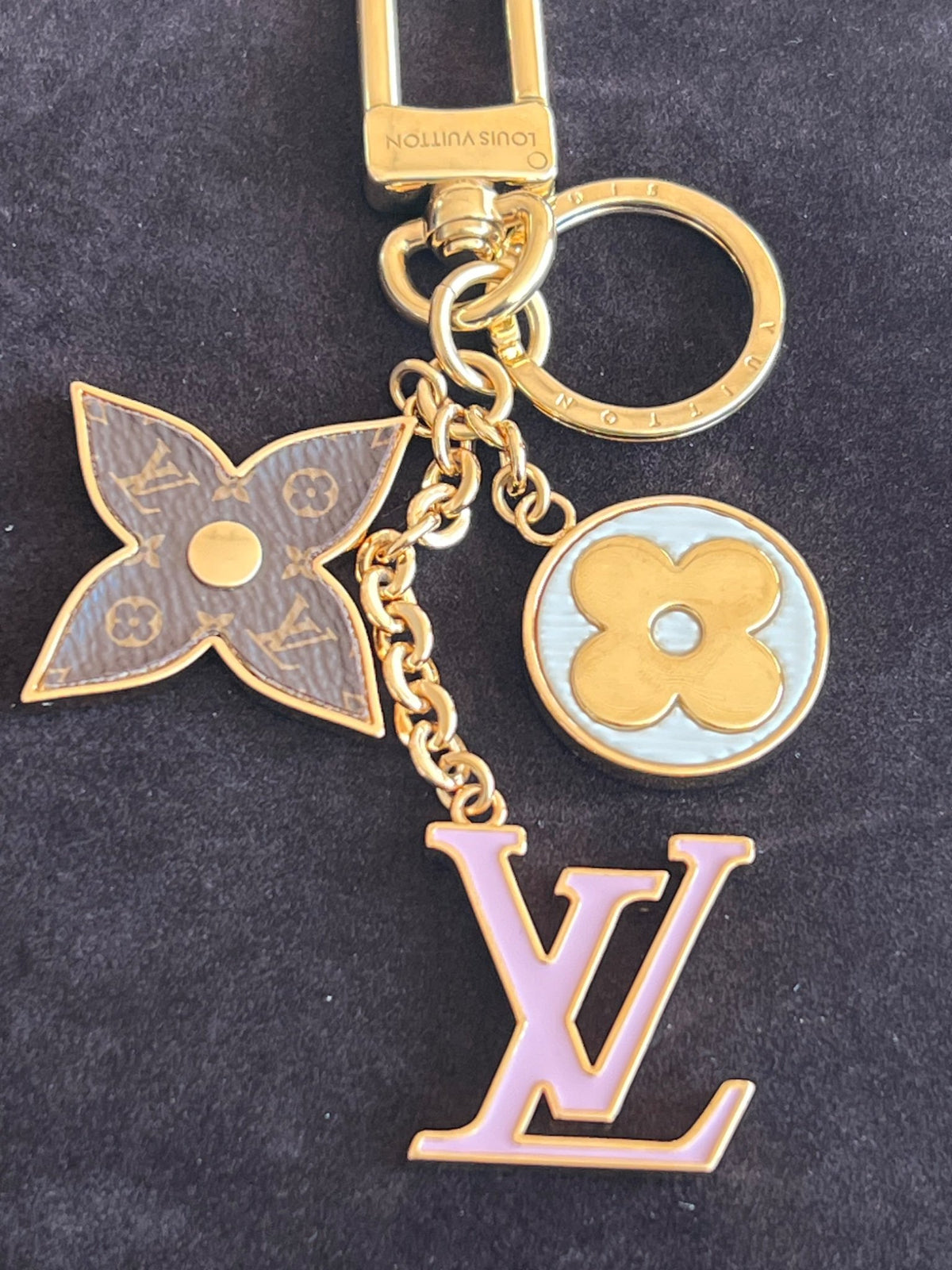 Porte-clés Louis Vuitton Spring Street — vue 2 | Le comptoir vintage
