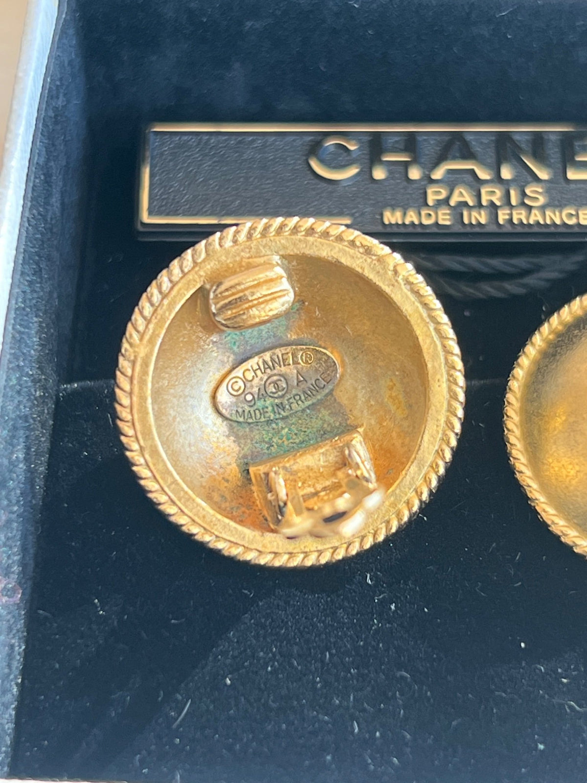 Boucles d'oreilles Chanel — vue 2 | Le comptoir vintage