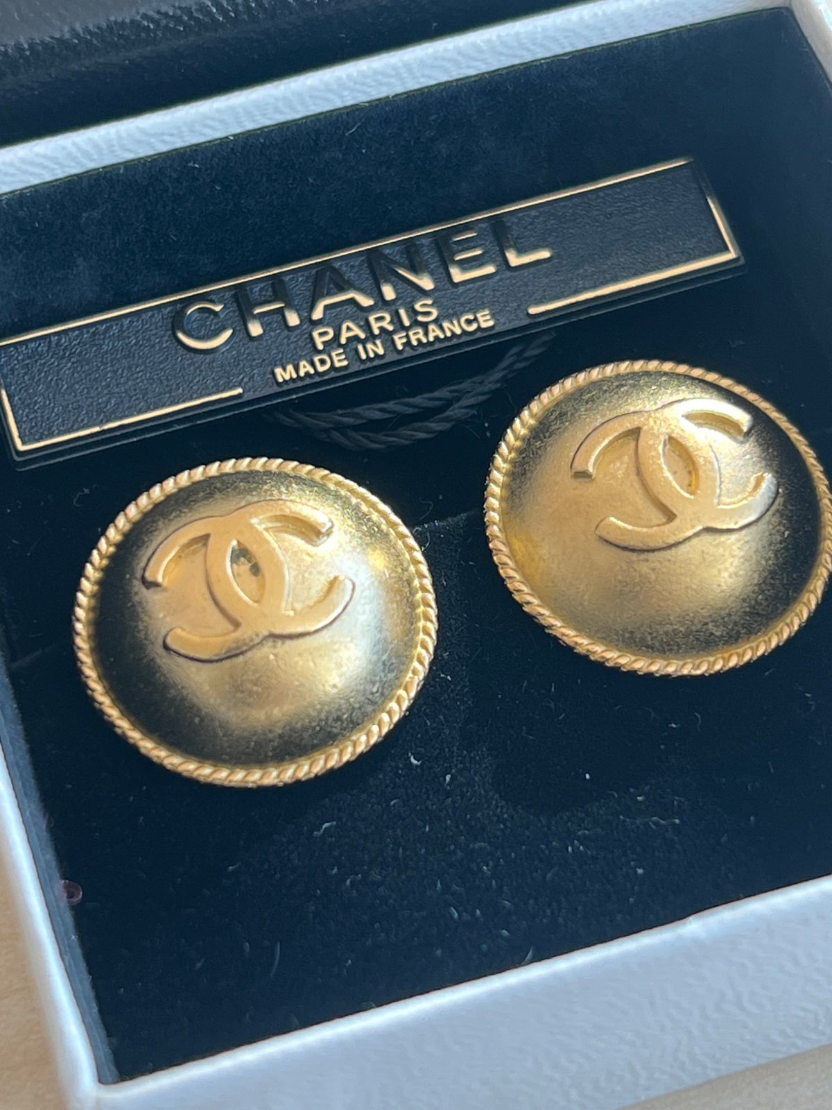 Boucles d'oreilles Chanel — vue 3 | Le comptoir vintage
