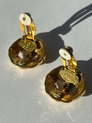 Boucles d'oreilles Chanel — vue 4 | Le comptoir vintage