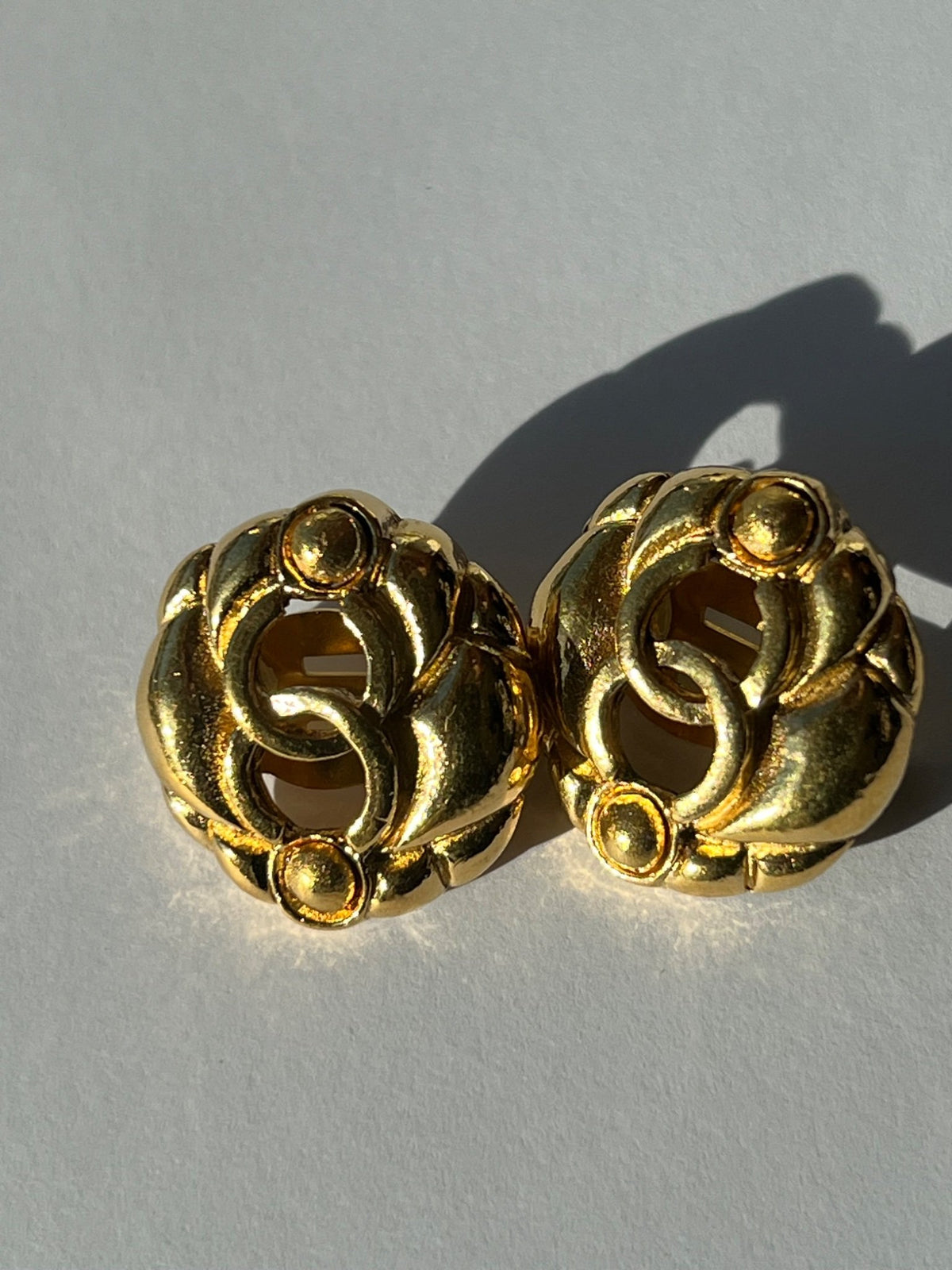 Boucles d'oreilles Chanel — vue 5 | Le comptoir vintage
