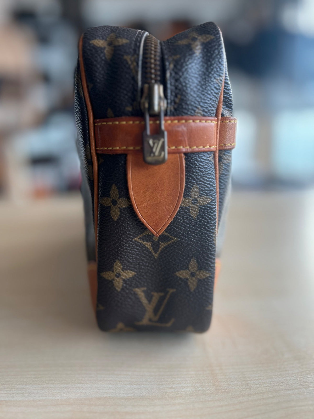 Pochette Louis Vuitton Compiègne 28 — vue 5 | Le comptoir vintage
