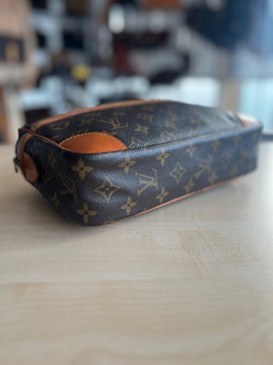 Pochette Louis Vuitton Compiègne 28 — vue 3 | Le comptoir vintage