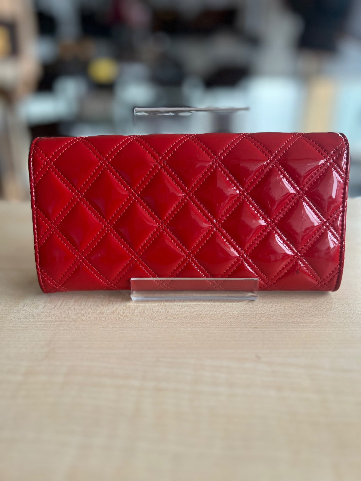 Portefeuille long Chanel cuir vernis rouge  — vue 3 | Le comptoir vintage