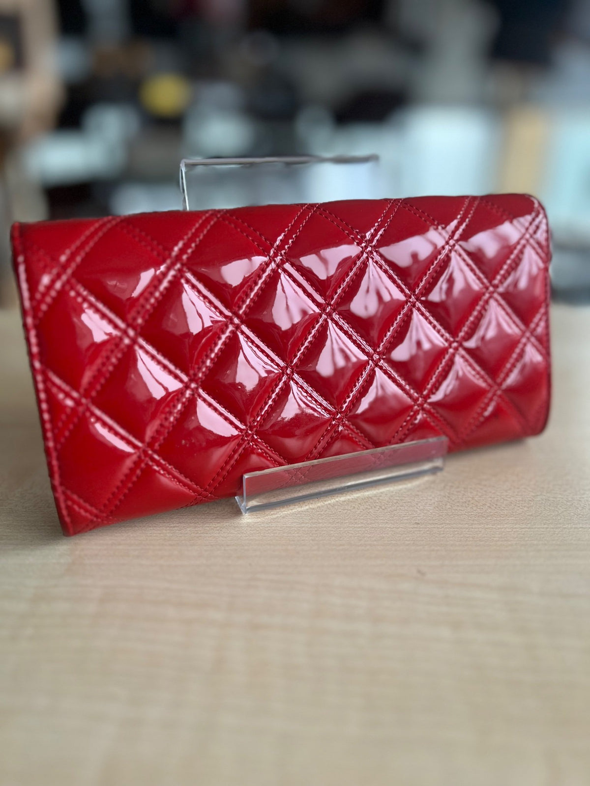 Portefeuille long Chanel cuir vernis rouge  — vue 4 | Le comptoir vintage