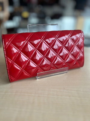 Portefeuille long Chanel cuir vernis rouge  — vue 4 | Le comptoir vintage