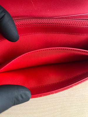 Portefeuille long Chanel cuir vernis rouge  — vue 15 | Le comptoir vintage