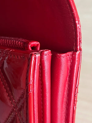 Portefeuille long Chanel cuir vernis rouge  — vue 17 | Le comptoir vintage