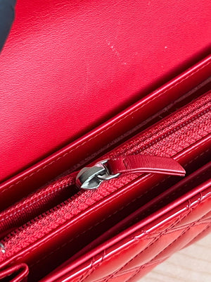 Portefeuille long Chanel cuir vernis rouge  — vue 16 | Le comptoir vintage