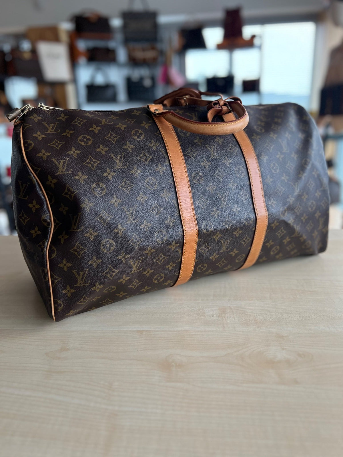 Sac de voyage Louis Vuitton Keepall Bandoulière 55 — vue 3 | Le comptoir vintage