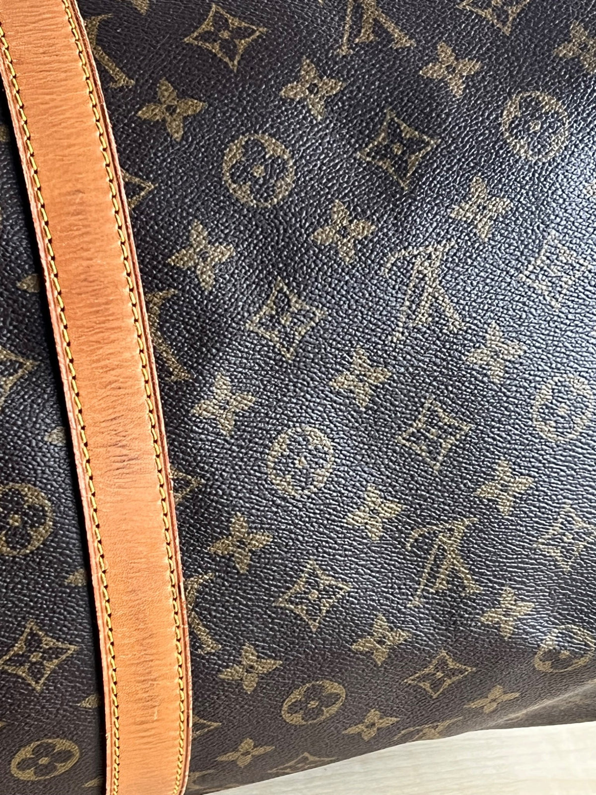 Sac de voyage Louis Vuitton Keepall Bandoulière 55 — vue 8 | Le comptoir vintage