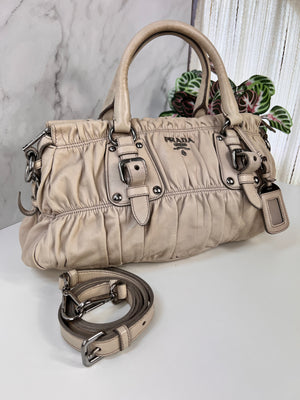 Sac Prada gaufre en cuir -  Le Comptoir Vintage