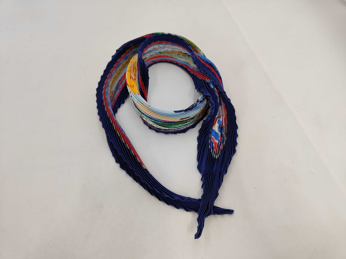 Foulard Hermès Calléplissé Élégance et le Confort en Automobile authentifiée — Le comptoir vintage