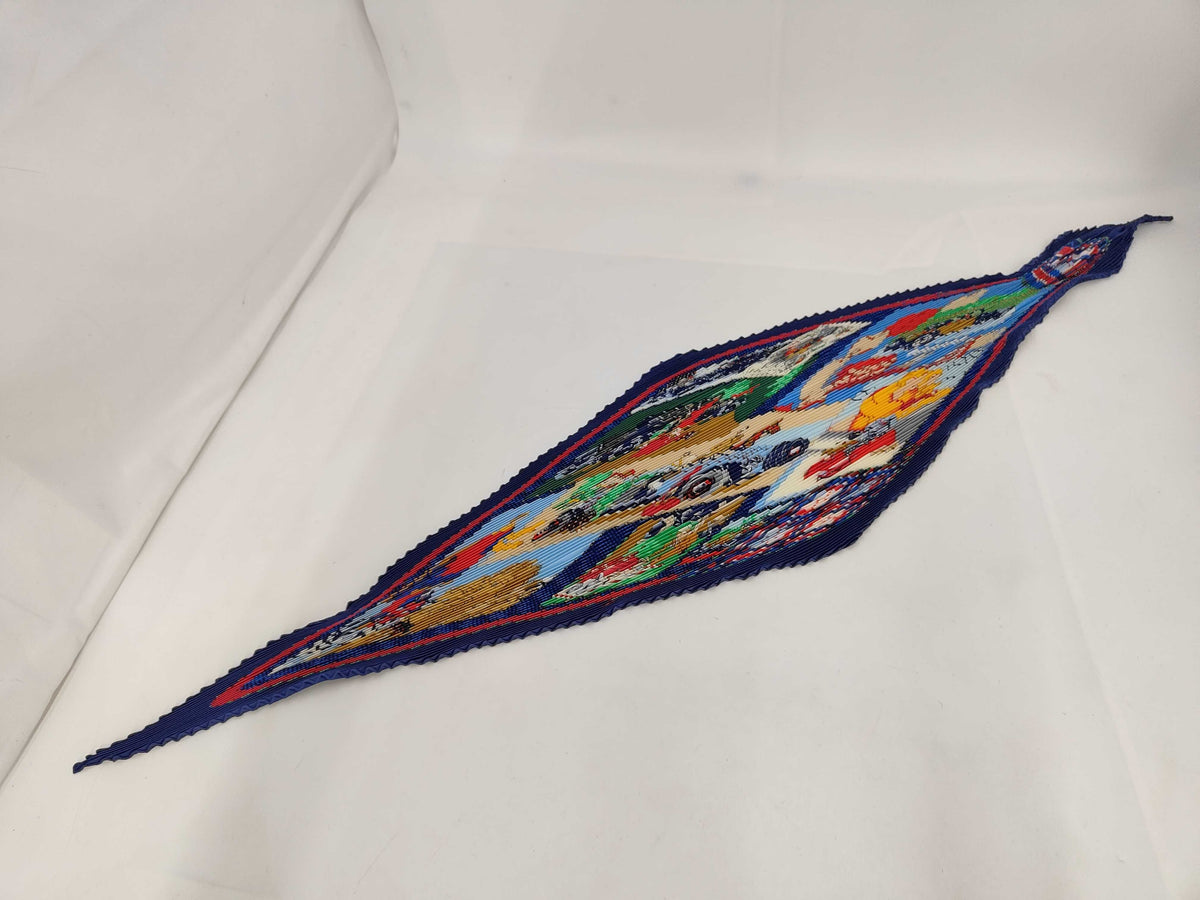 Foulard Hermès Calléplissé Élégance et le Confort en Automobile — vue 2 | Le comptoir vintage