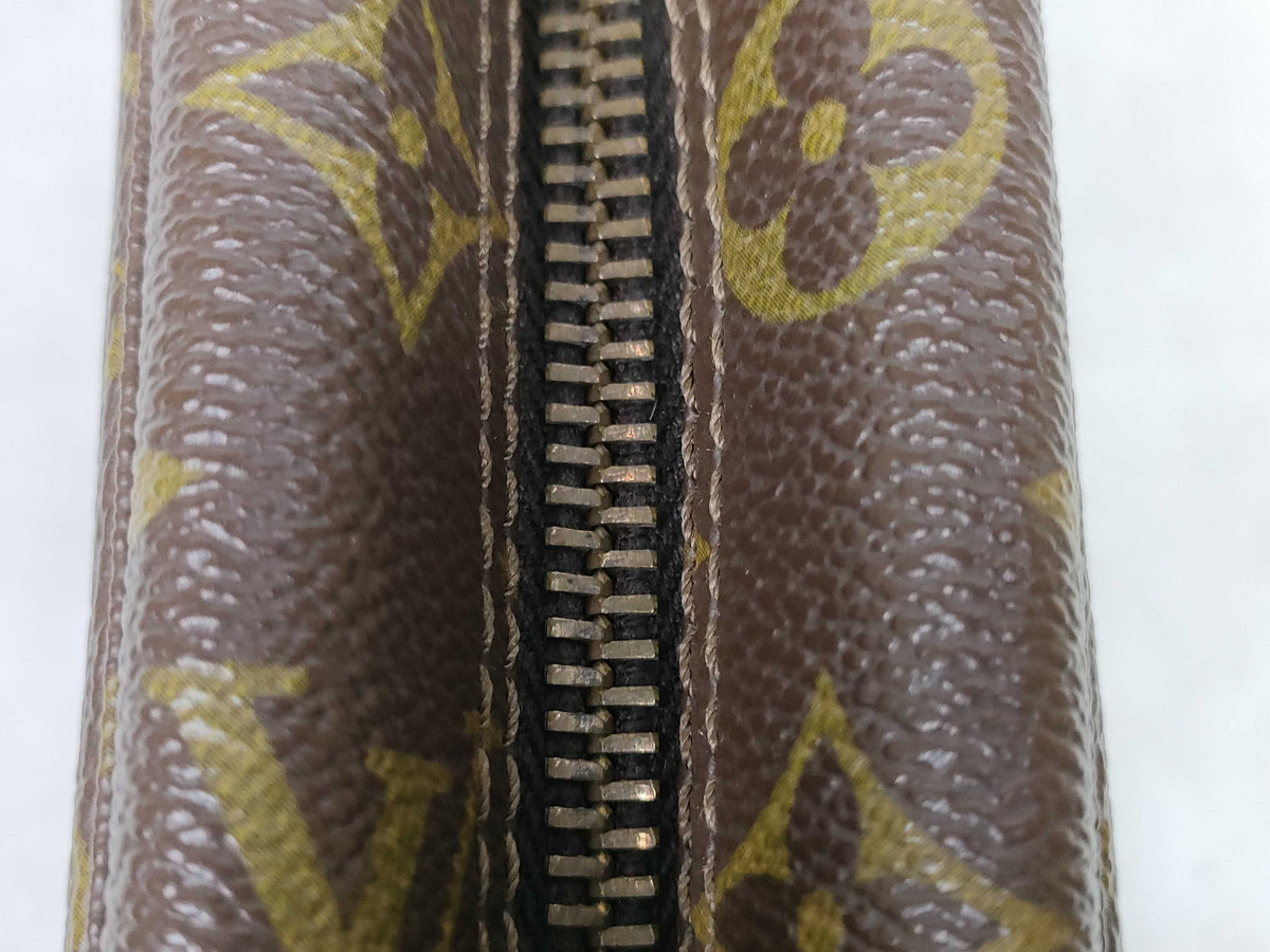 Trousse de toilette Louis Vuitton 28 — vue 3 | Le comptoir vintage