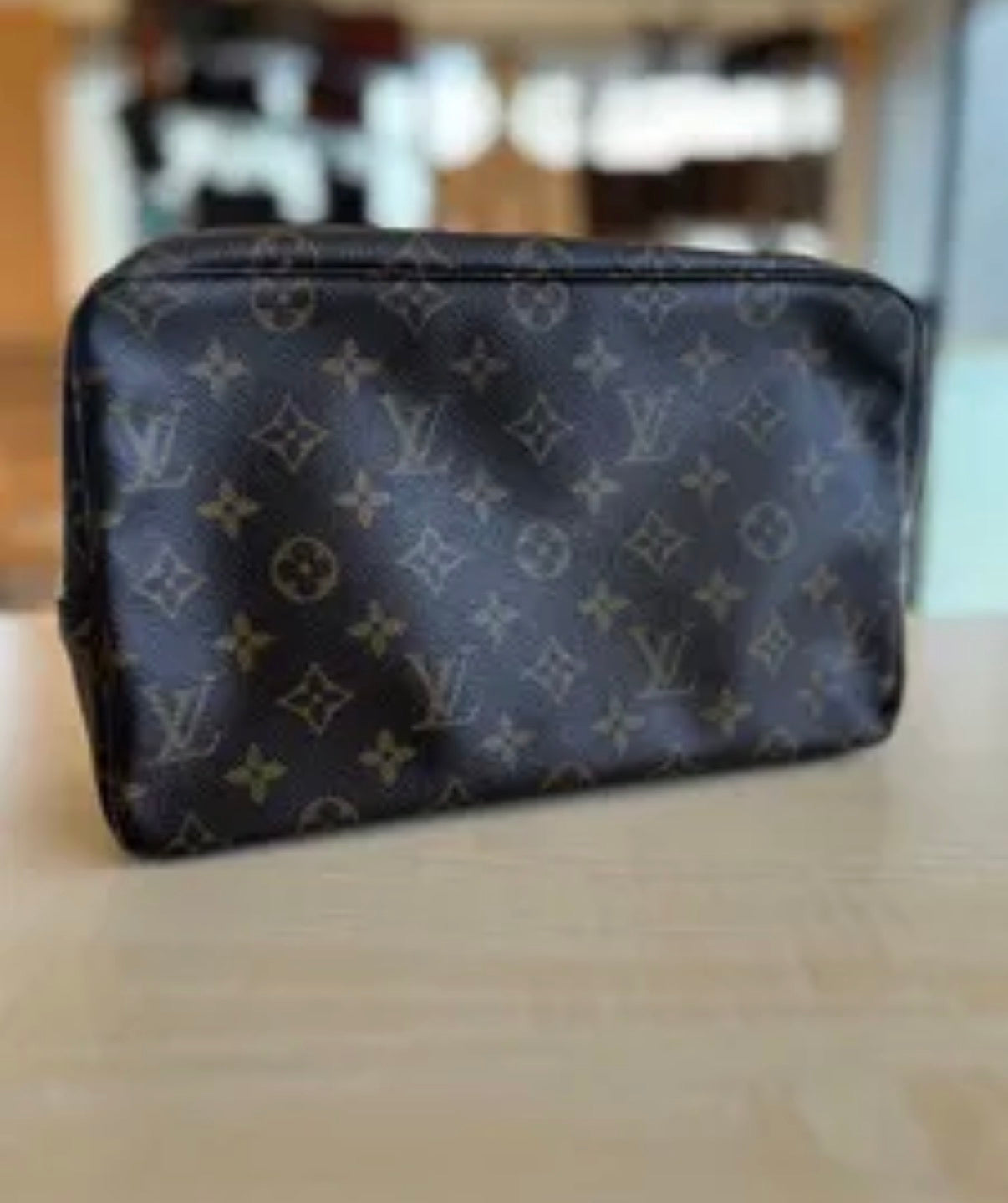 Louis Vuitton trousse 28