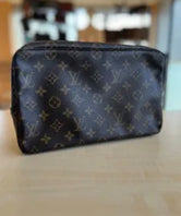 Trousse Louis Vuitton 28 Monogram authentifiée — Le Comptoir Vintage
