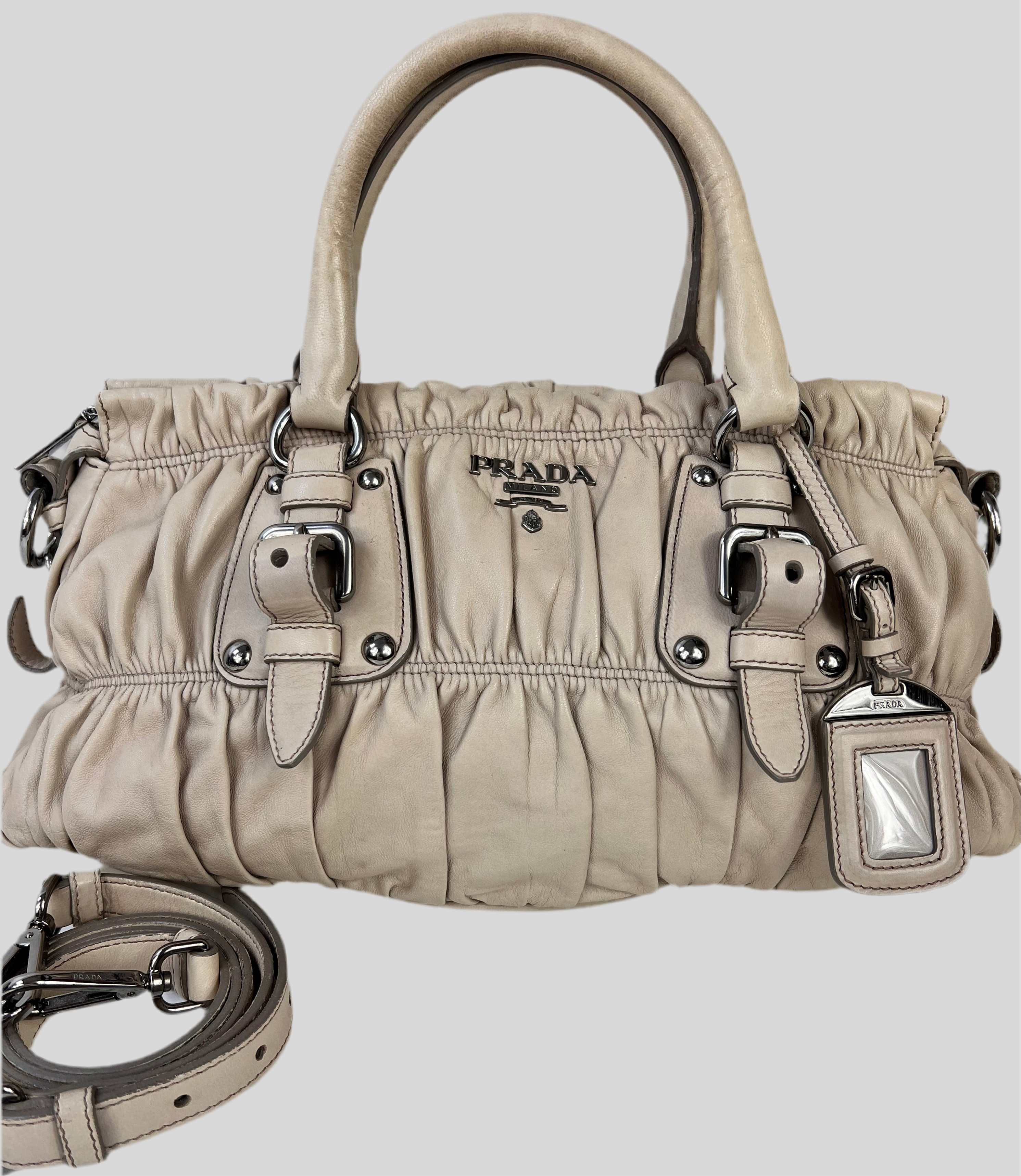 Sac Prada gaufre en cuir -  Le Comptoir Vintage