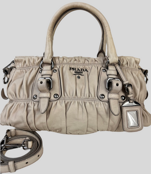 Sac Prada gaufre en cuir -  Le Comptoir Vintage