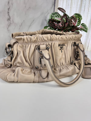 Sac Prada gaufre en cuir -  Le Comptoir Vintage