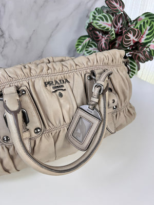 Sac Prada gaufre en cuir -  Le Comptoir Vintage