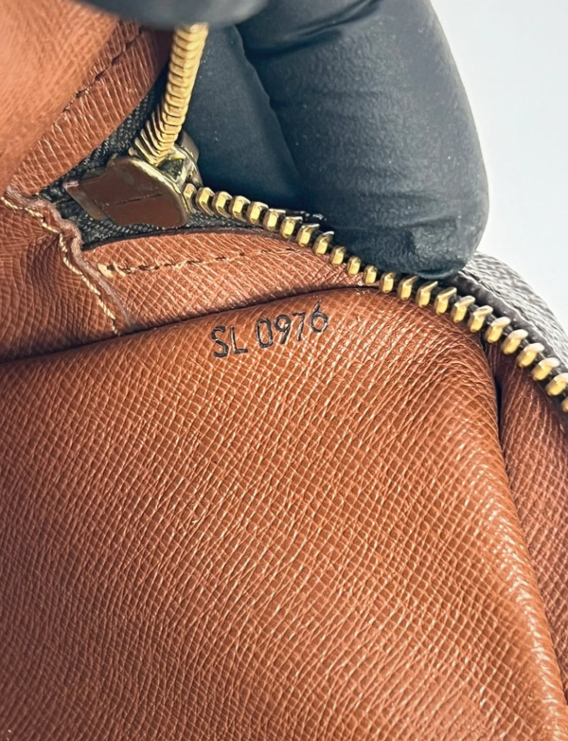 Pochette Louis Vuitton Marly -  Le Comptoir Vintage