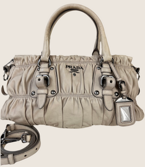 Sac Prada gaufre en cuir -  Le Comptoir Vintage