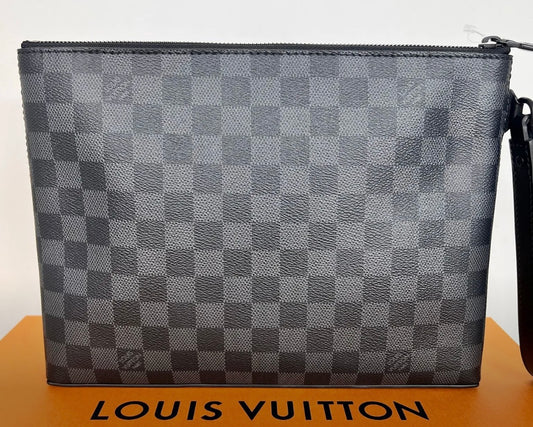 Louis Vuitton Pochette take off