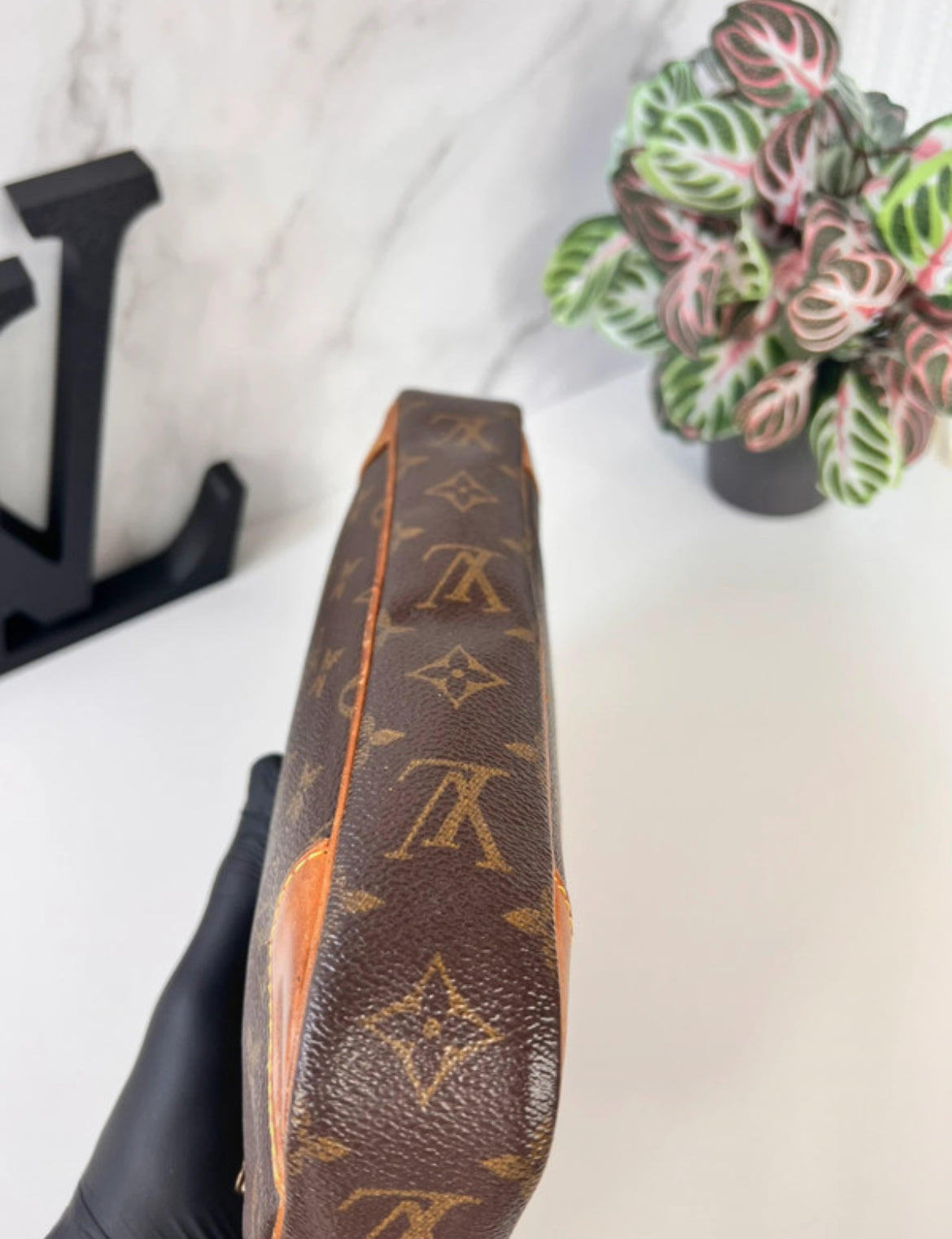 Pochette Louis Vuitton Marly -  Le Comptoir Vintage