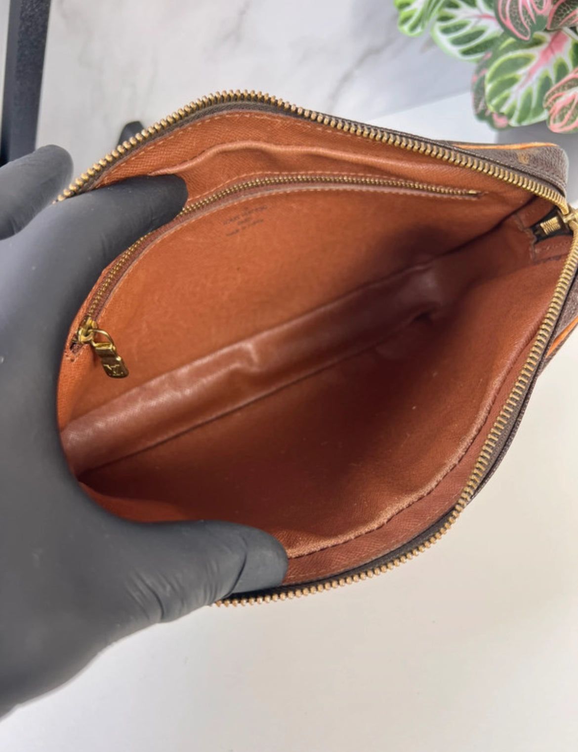 Pochette Louis Vuitton Marly -  Le Comptoir Vintage