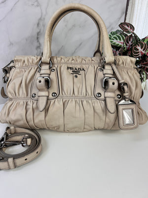 Sac Prada gaufre en cuir -  Le Comptoir Vintage