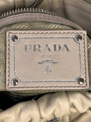 Sac Prada gaufre en cuir -  Le Comptoir Vintage