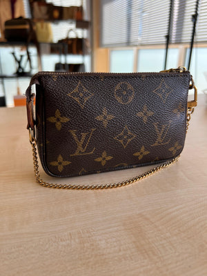 Mini pochette accessoires Louis Vuitton authentifiée — Le Comptoir Vintage