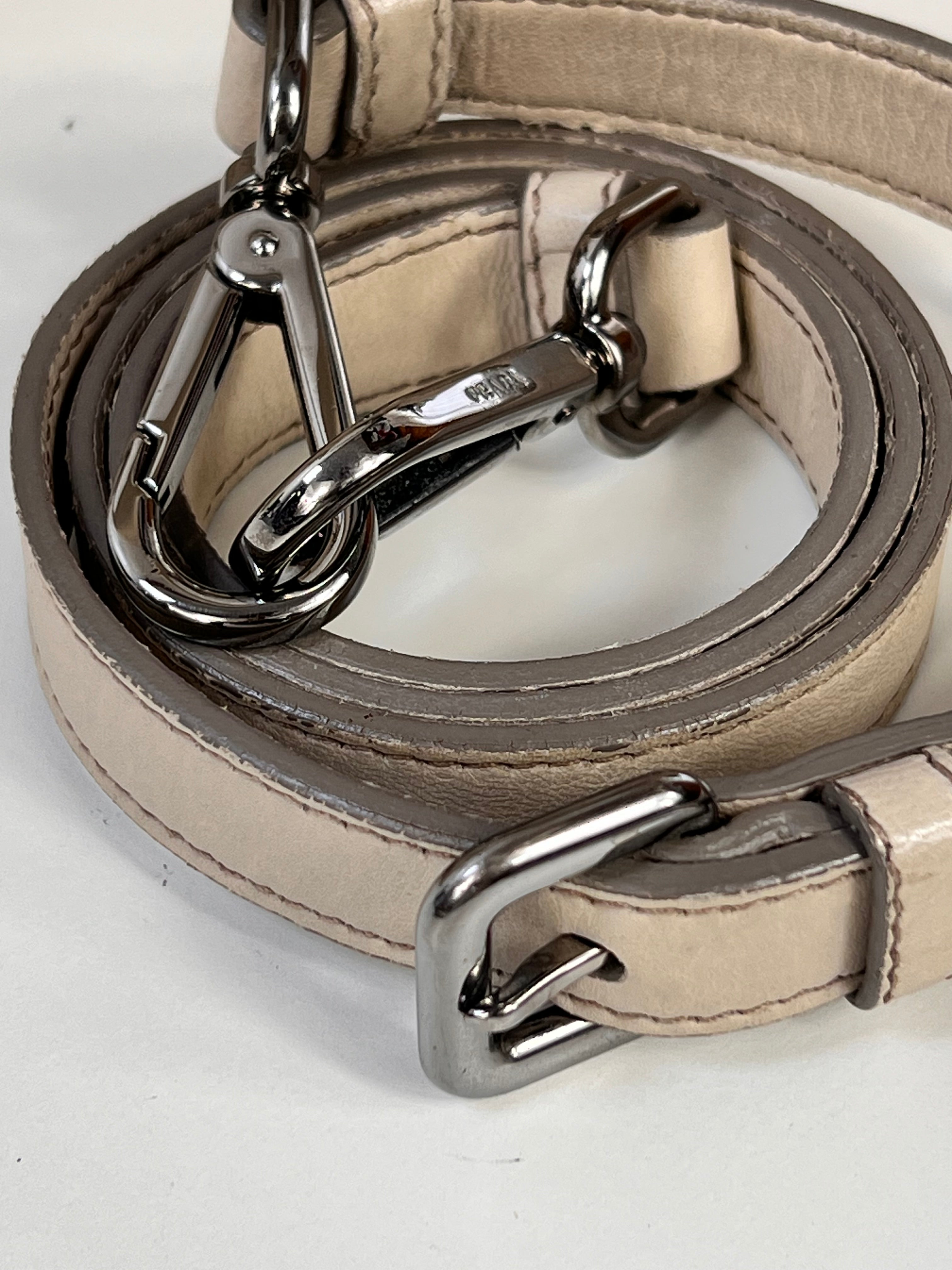 Sac Prada gaufre en cuir -  Le Comptoir Vintage