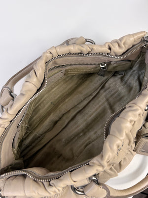Sac Prada gaufre en cuir -  Le Comptoir Vintage